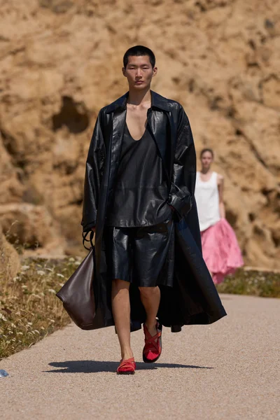 Look 25